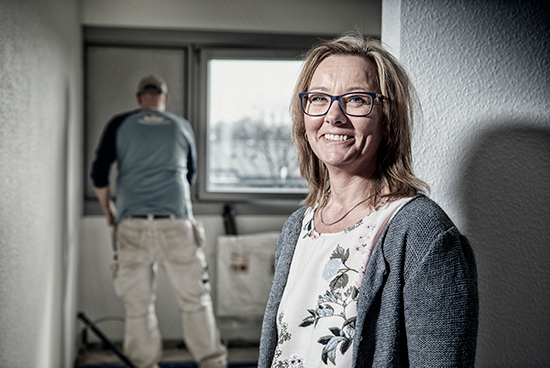 Malermester Tina Nim Nielsen, Malerfirma Vagn Tønder A/S i Esbjerg, har været selvstændig siden 2004, hvor hun overtog firmaet, der har eksisteret i over 40 år. Det gjorde hun efter, at hun var færdig med at læse til byggetekniker efter en . Fire år efter overtog hun også farens firma. Der er i dag 14 ansatte, hvor kønsfordelingen er fifty/fifty. Virksomheden tager sig af alle slags malerarbejder til erhvervslivet, offentlige institutioner og private.