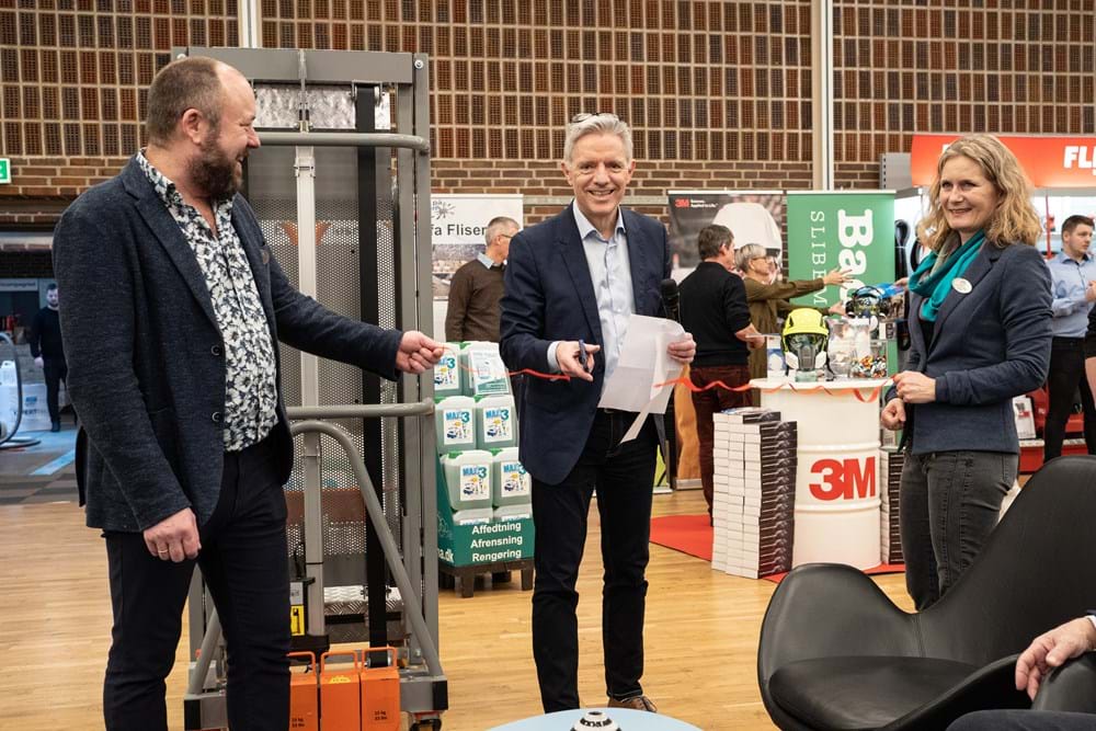 Direktør Ole Draborg har klippet snoren til årets Nyborg Stævne med rekordmange udstillere. Foto Alex Tran