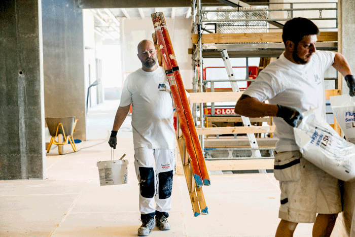 Det kræver sin krop at være maler i dag. Mange håndværkere mener, at deres job er hårdt, så de har ikke brug for at motion ved siden af. Men det er helt forkert. Foto Brian Rasmussen.